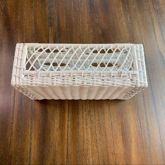 VINTAGE Kleenex Cover Rectangle Tissue Box White Wicker Rattan Cottage core. - Picture 3 of 8